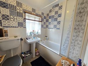 Family bathroom- click for photo gallery